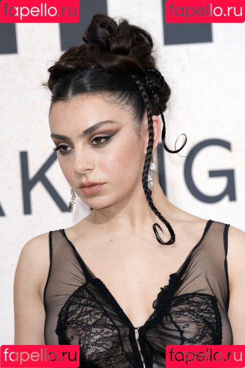 Charli XCX Onlyfans Photo Gallery 