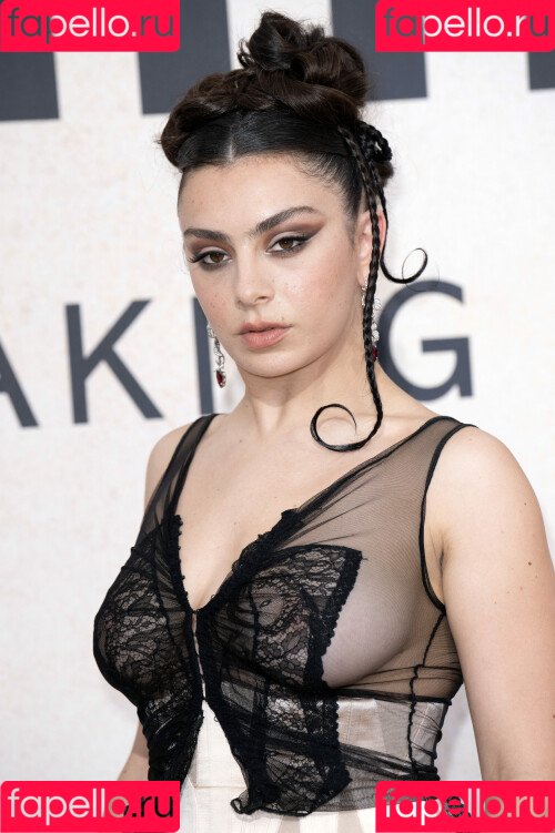 Charli XCX Onlyfans Photo Gallery 