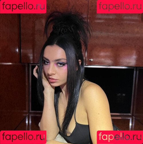 Charli XCX Onlyfans Photo Gallery 