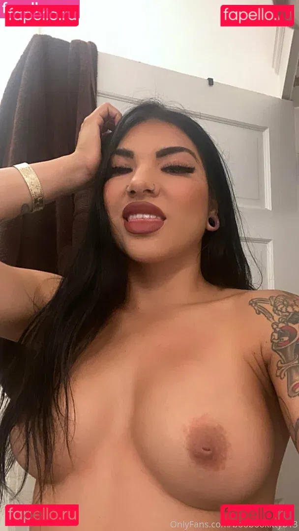 Boobookittyb13 Onlyfans Photo Gallery 