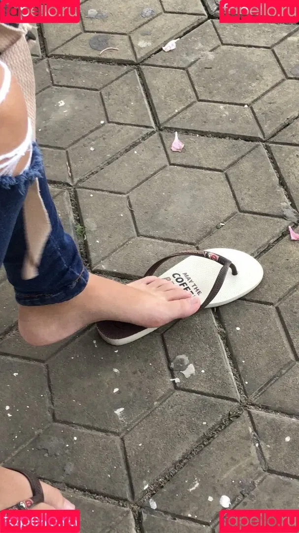 Candid Feet Onlyfans Photo Gallery 