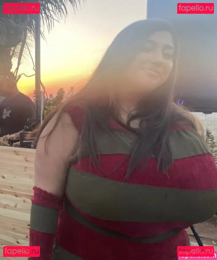 Yuval Onlyfans Photo Gallery 