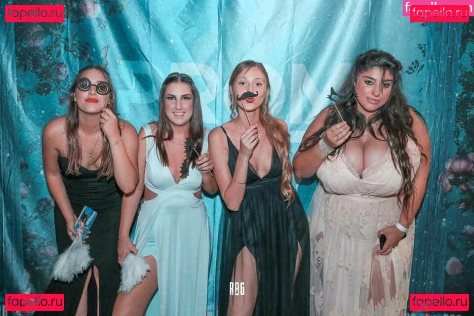 Yuval Onlyfans Photo Gallery 