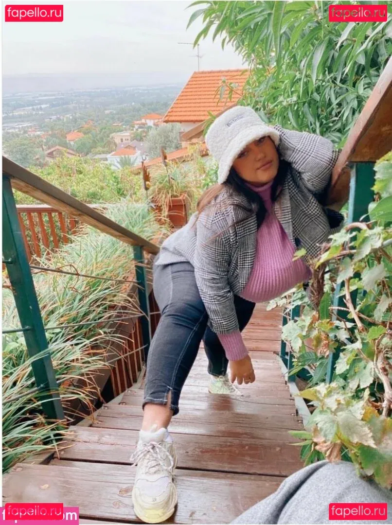 Yuval Onlyfans Photo Gallery 