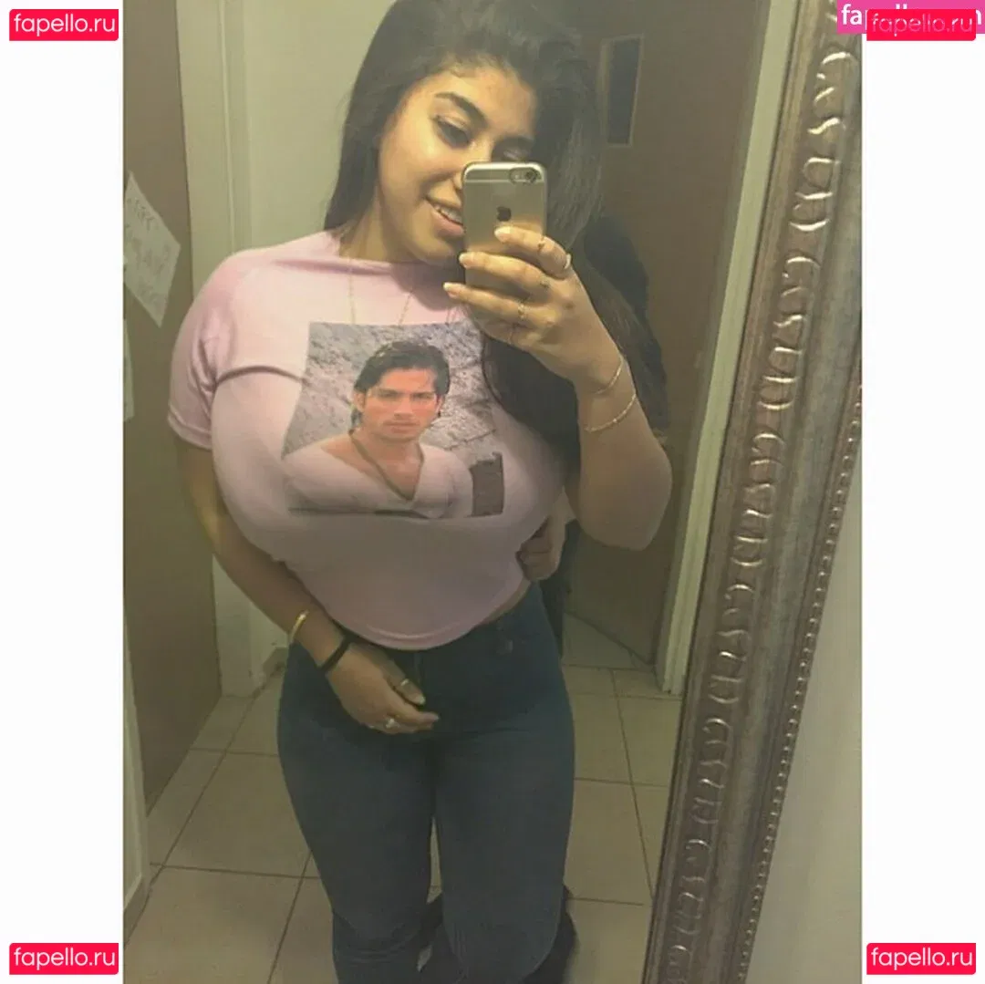 Yuval Onlyfans Photo Gallery 