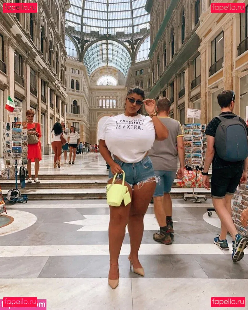 Yuval Onlyfans Photo Gallery 