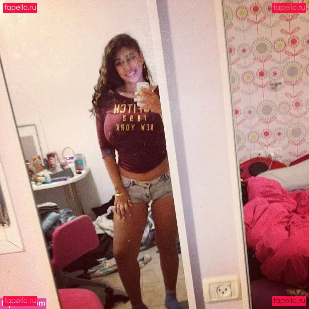 Yuval Onlyfans Photo Gallery 