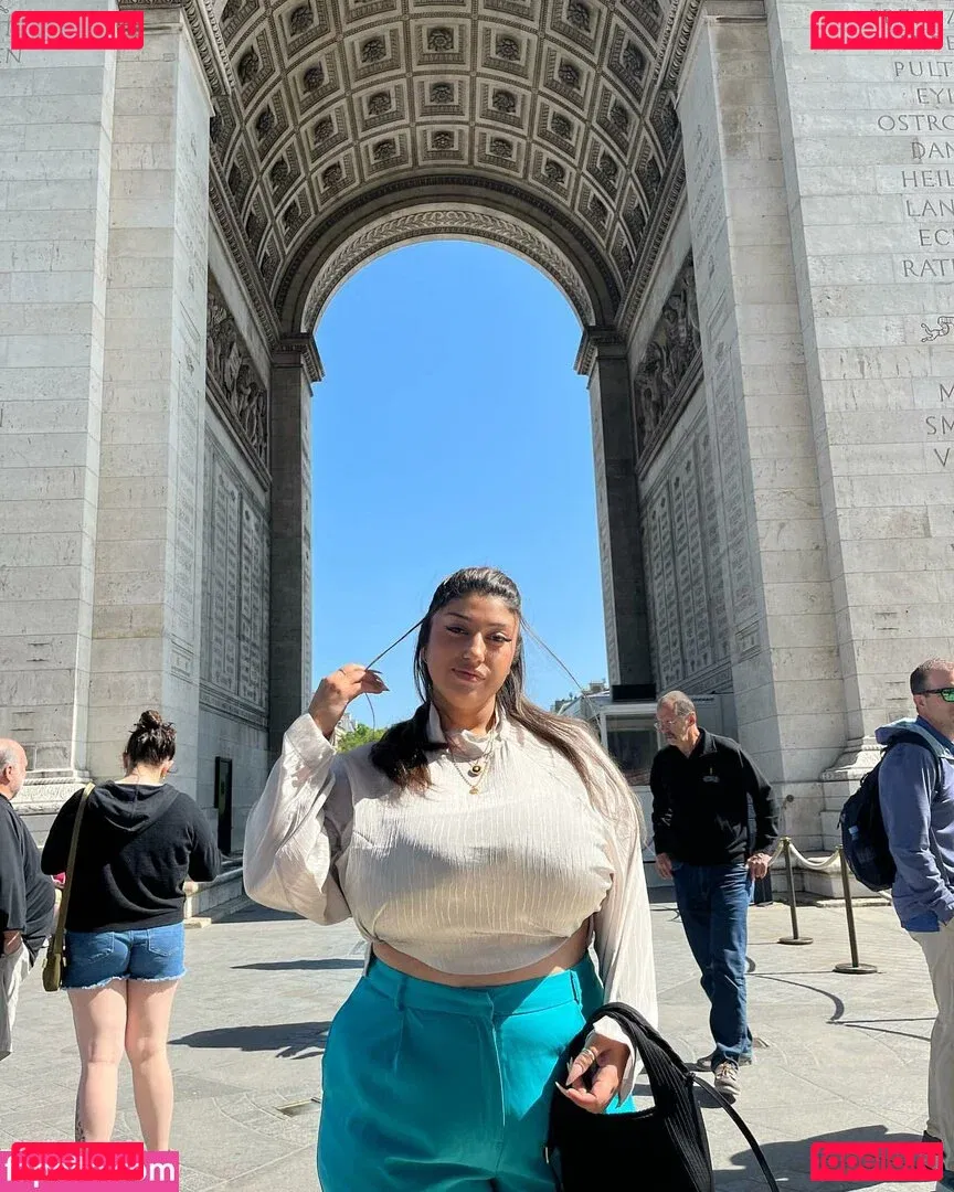 Yuval Onlyfans Photo Gallery 