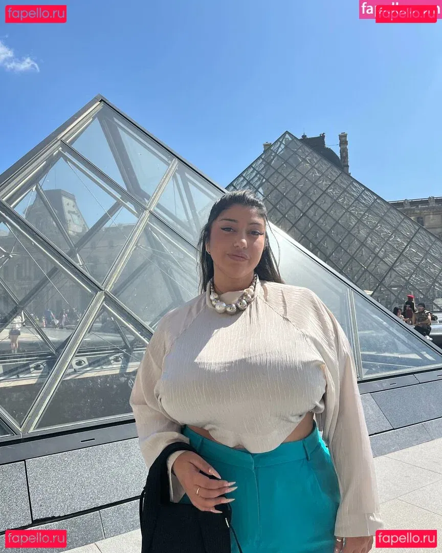 Yuval Onlyfans Photo Gallery 