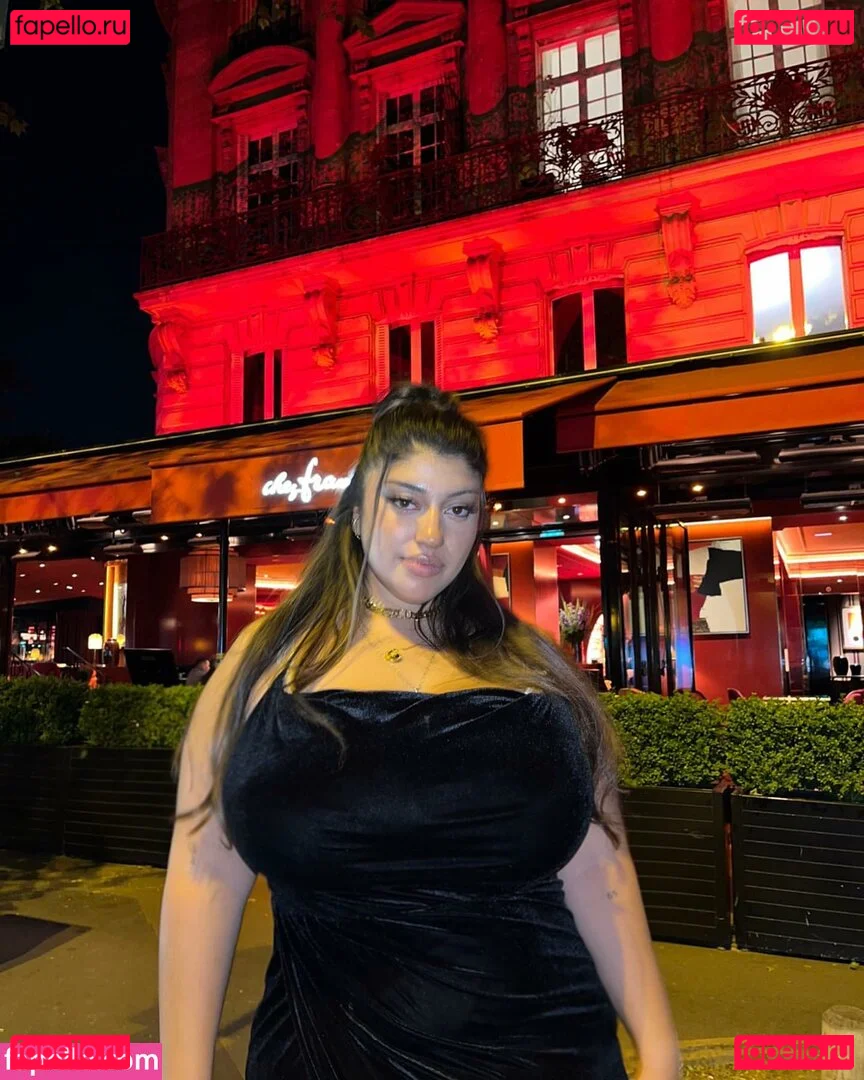 Yuval Onlyfans Photo Gallery 