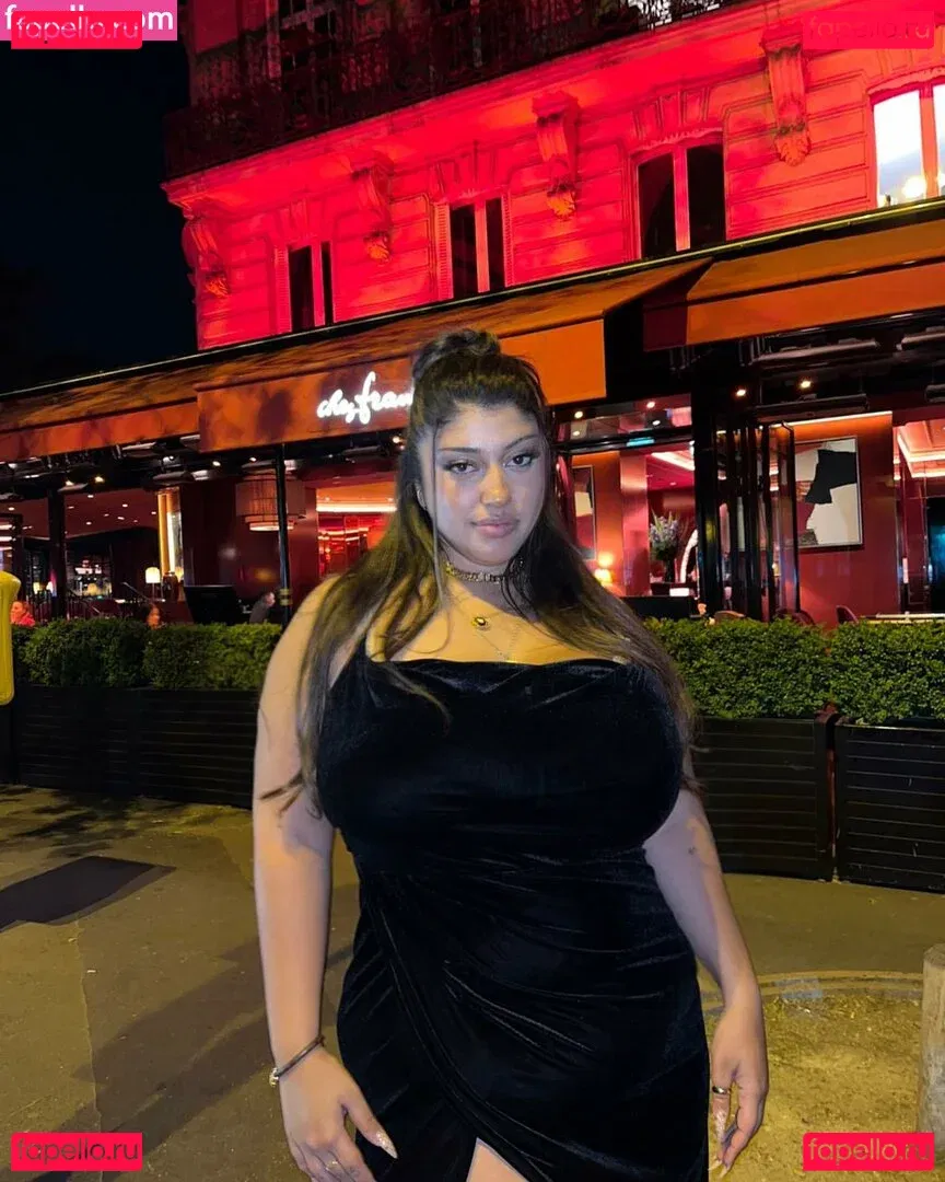 Yuval Onlyfans Photo Gallery 