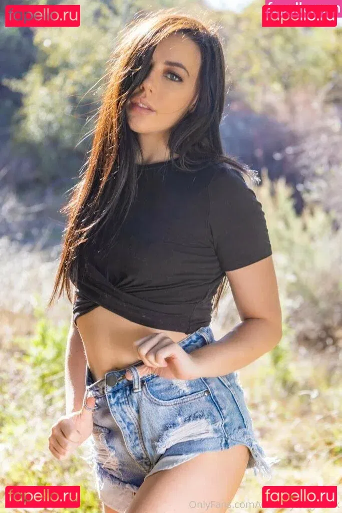 Whitney Wright Onlyfans Photo Gallery 