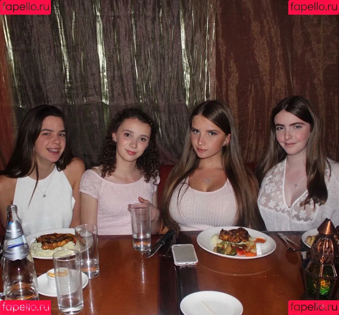 Elizabeth M Onlyfans Photo Gallery 