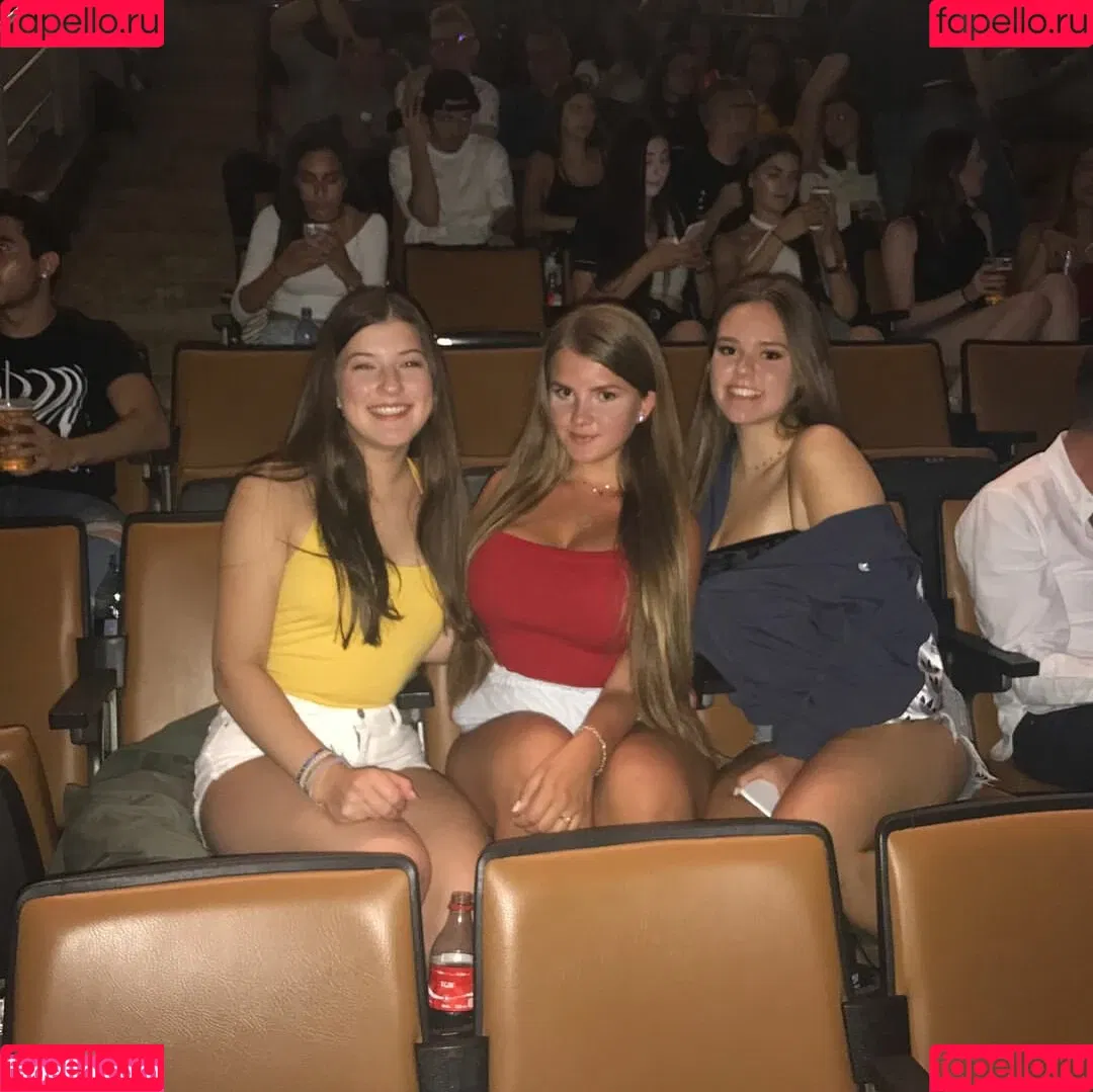 Elizabeth M Onlyfans Photo Gallery 