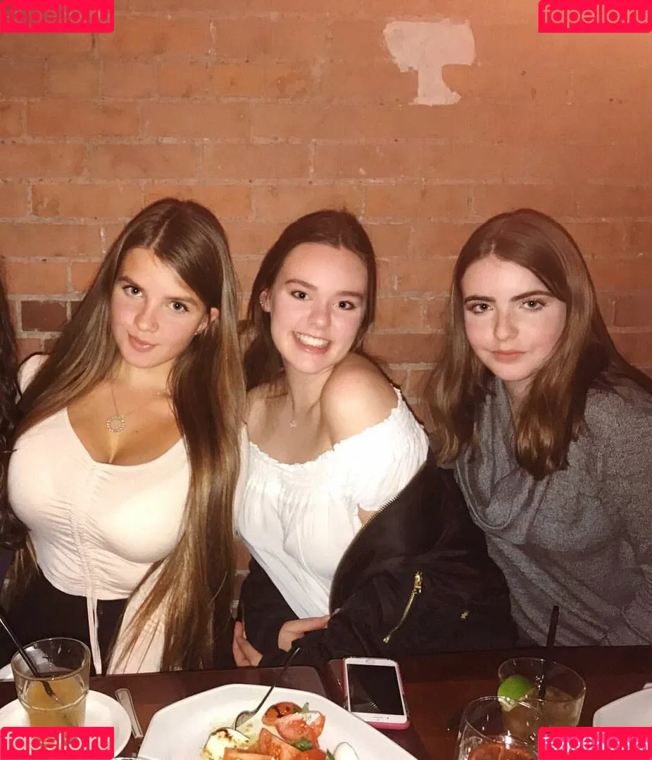 Elizabeth M Onlyfans Photo Gallery 