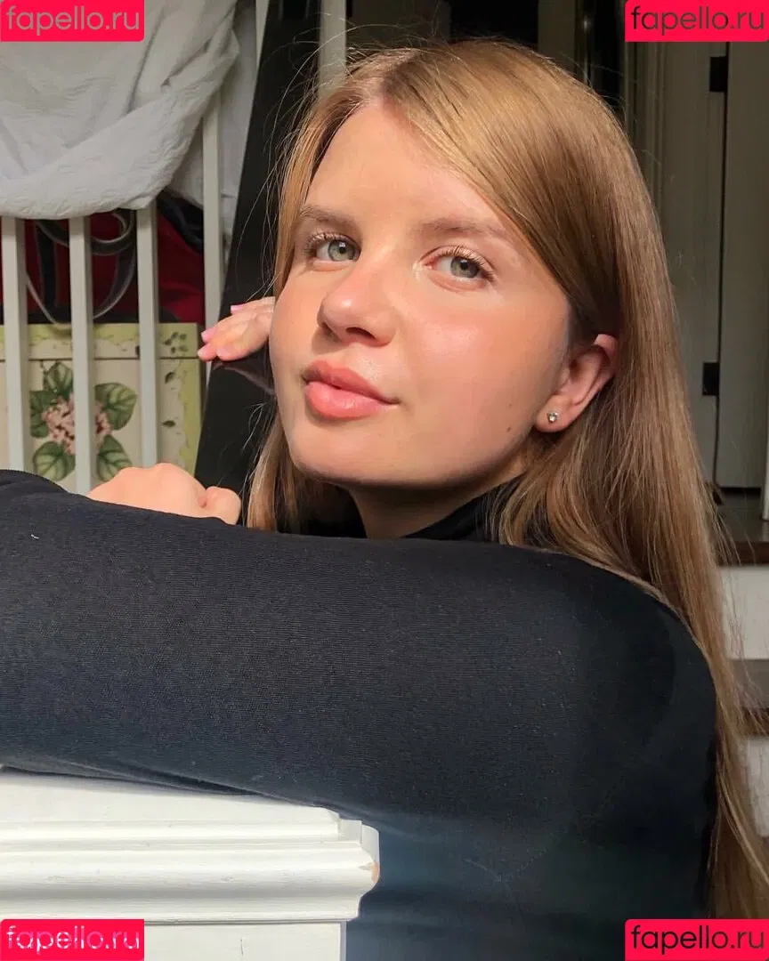 Elizabeth M Onlyfans Photo Gallery 