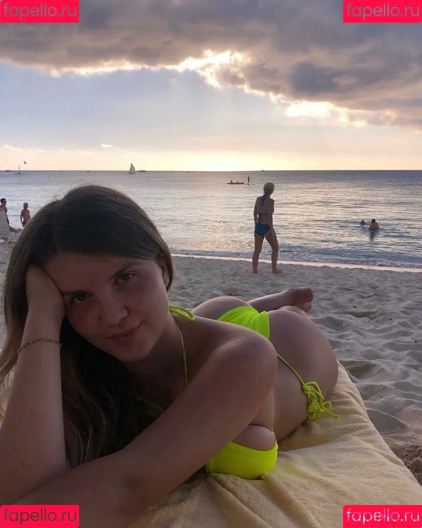 Elizabeth M Onlyfans Photo Gallery 