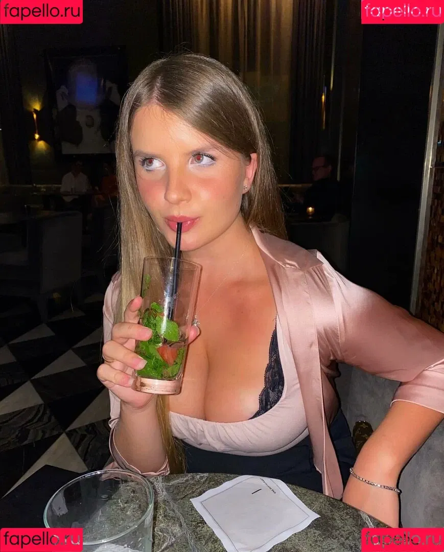 Elizabeth M Onlyfans Photo Gallery 