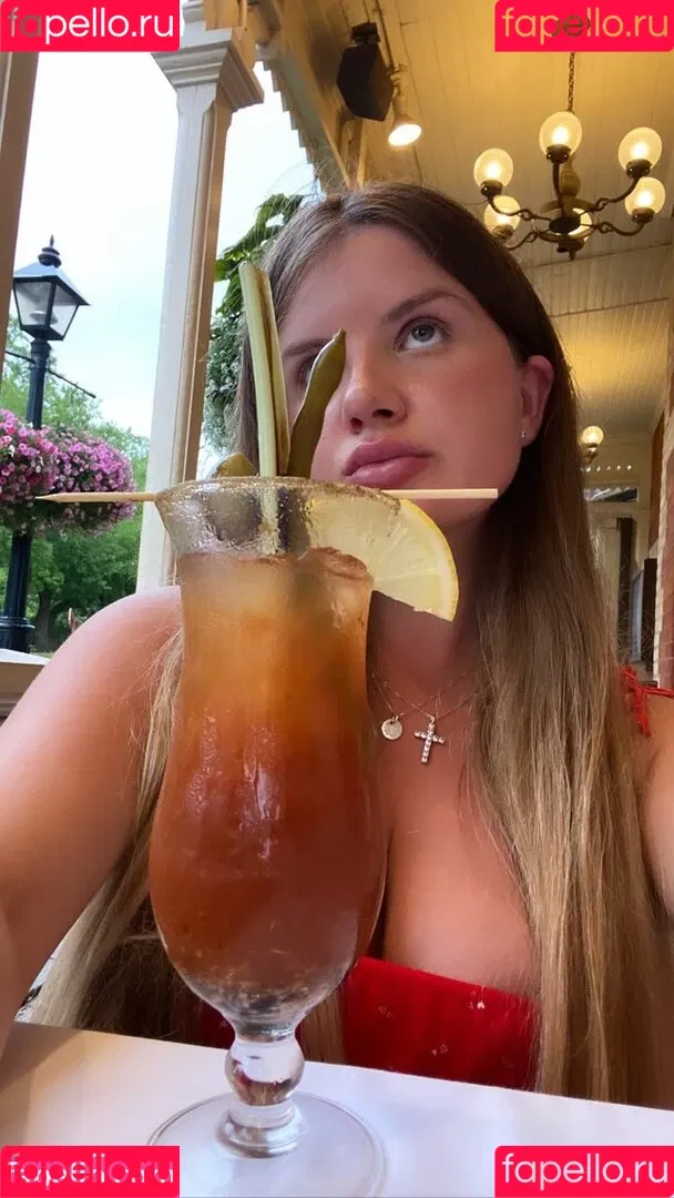 Elizabeth M Onlyfans Photo Gallery 