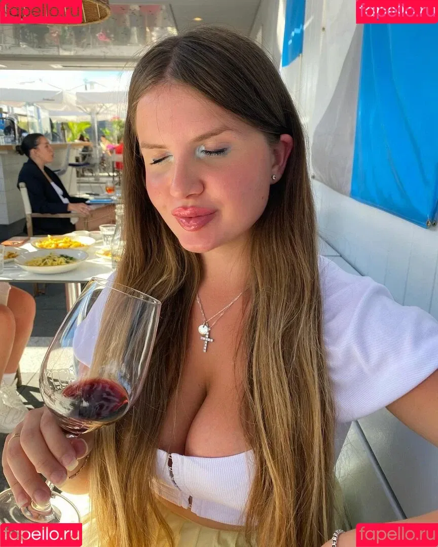 Elizabeth M Onlyfans Photo Gallery 
