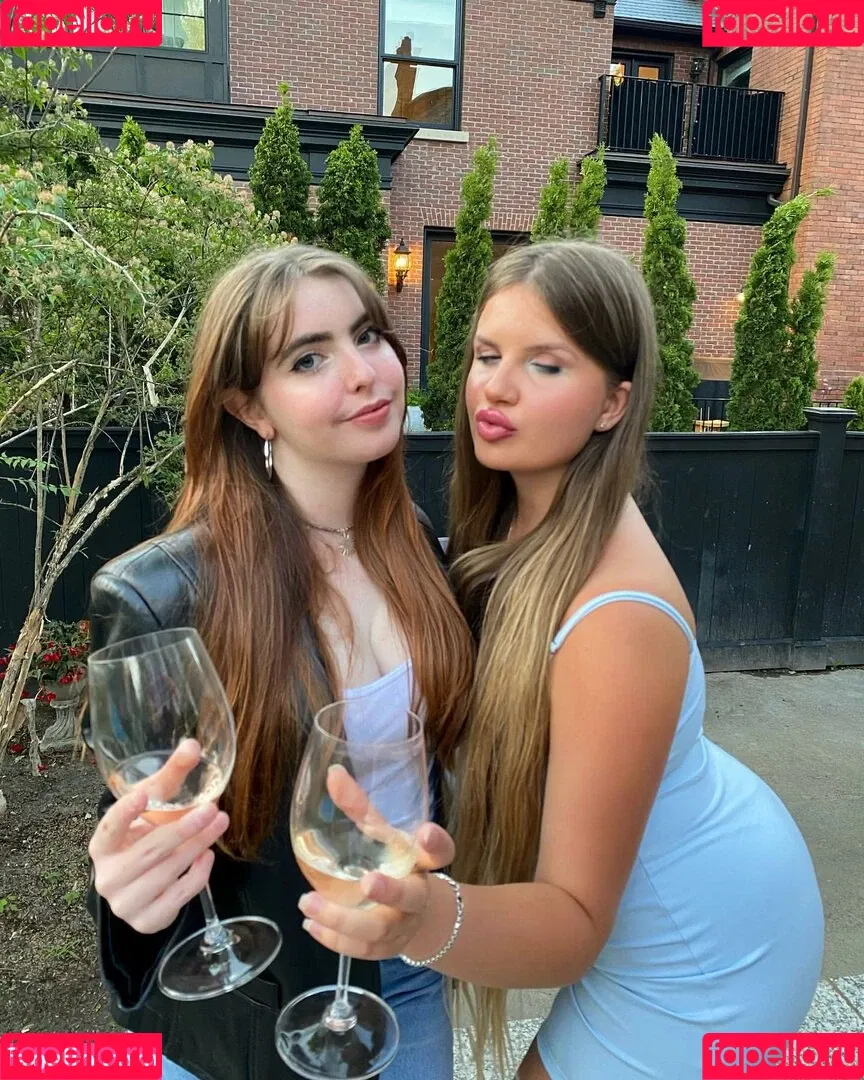 Elizabeth M Onlyfans Photo Gallery 