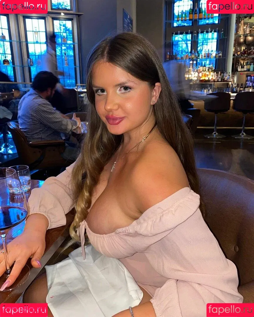 Elizabeth M Onlyfans Photo Gallery 