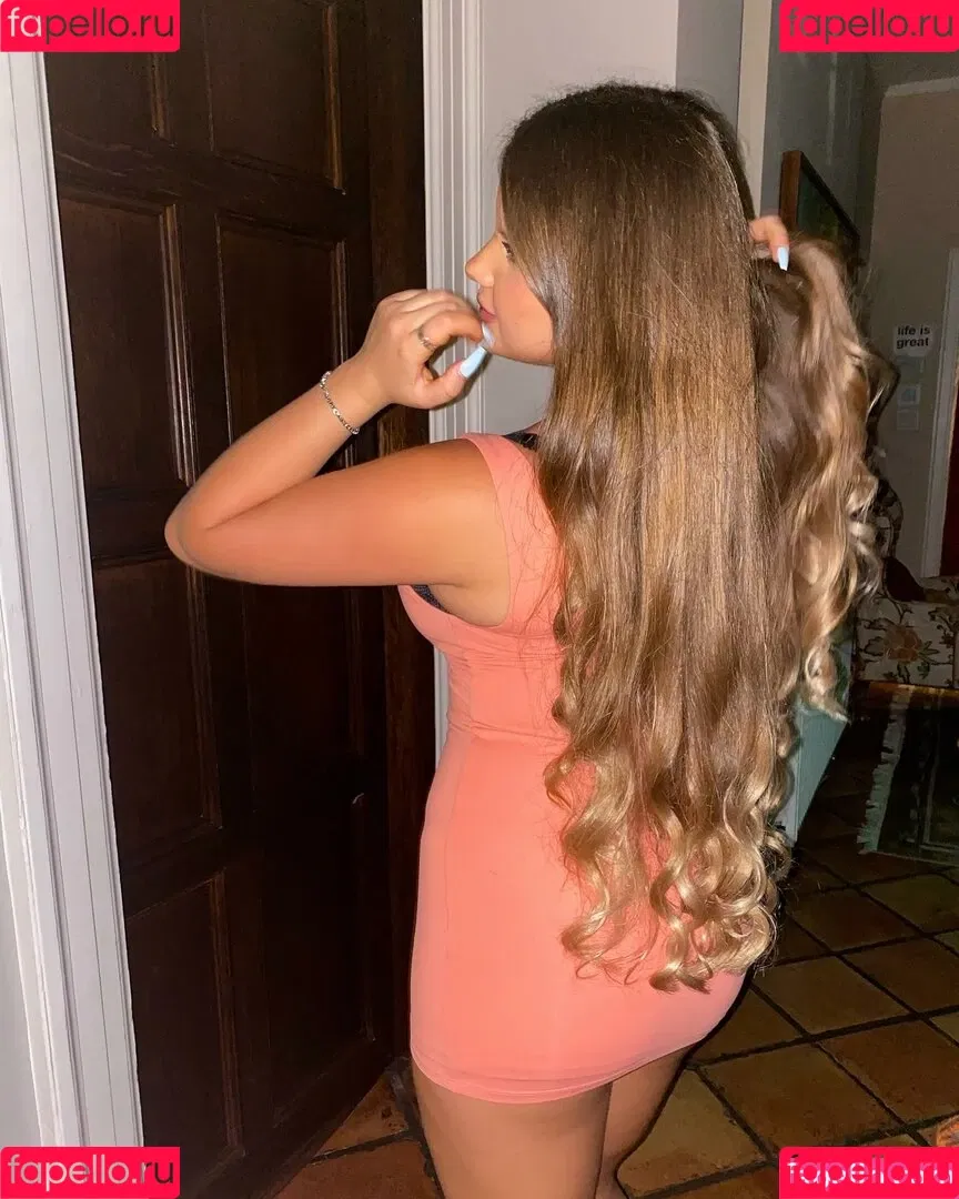 Elizabeth M Onlyfans Photo Gallery 