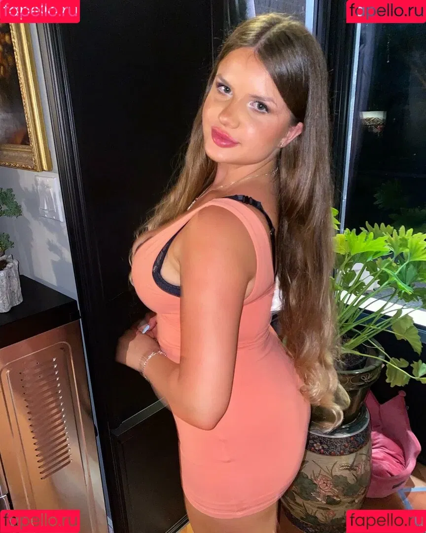 Elizabeth M Onlyfans Photo Gallery 