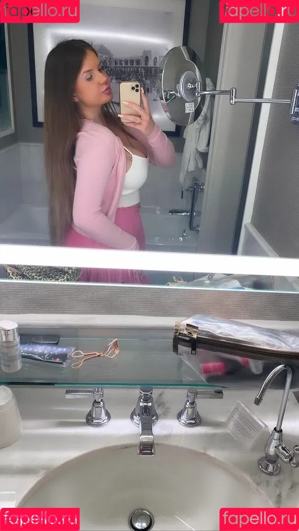 Elizabeth M Onlyfans Photo Gallery 