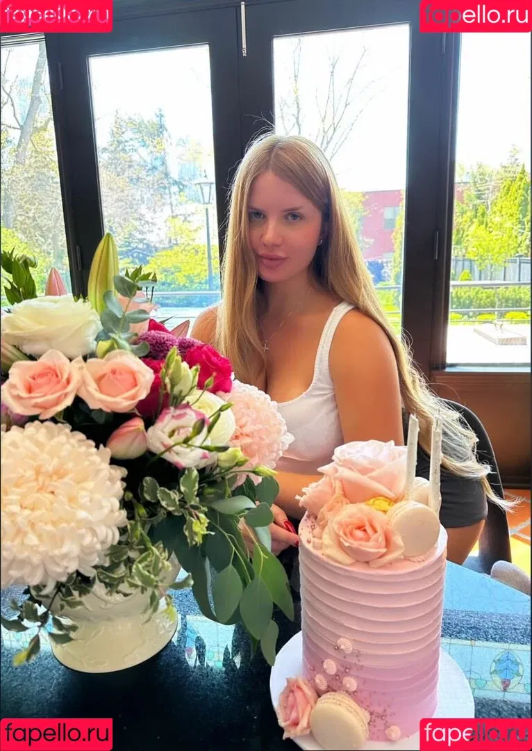 Elizabeth M Onlyfans Photo Gallery 
