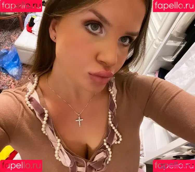Elizabeth M Onlyfans Photo Gallery 