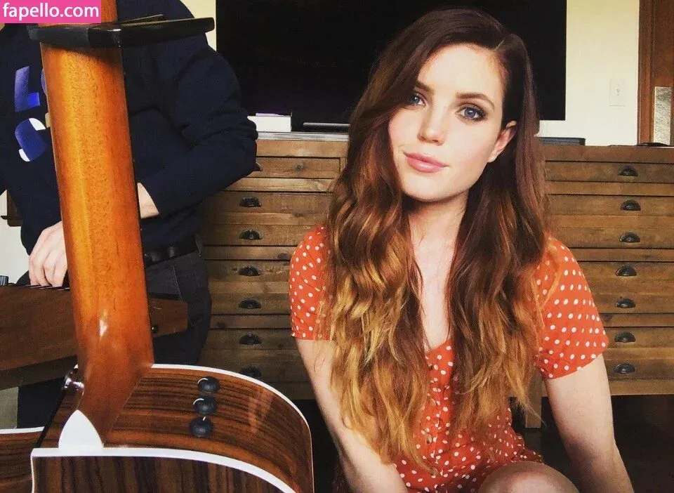 Sydney Sierota Onlyfans Photo Gallery 