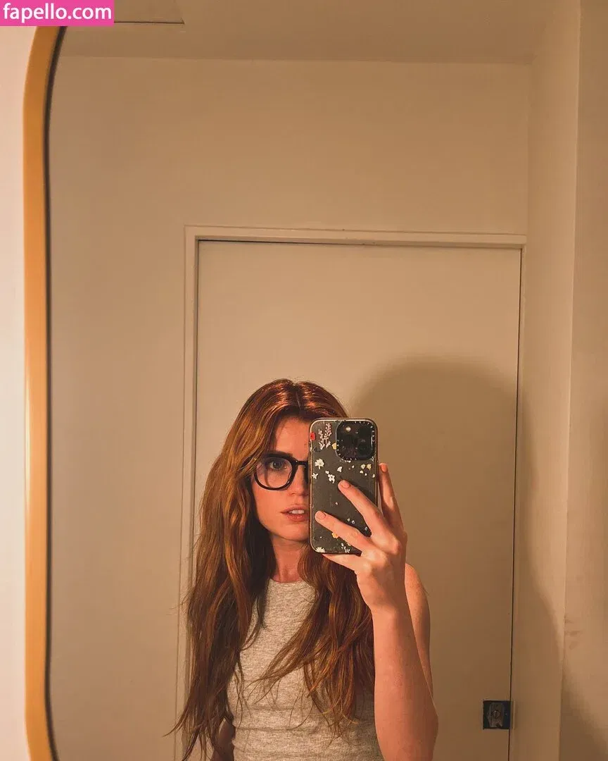 Sydney Sierota Onlyfans Photo Gallery 
