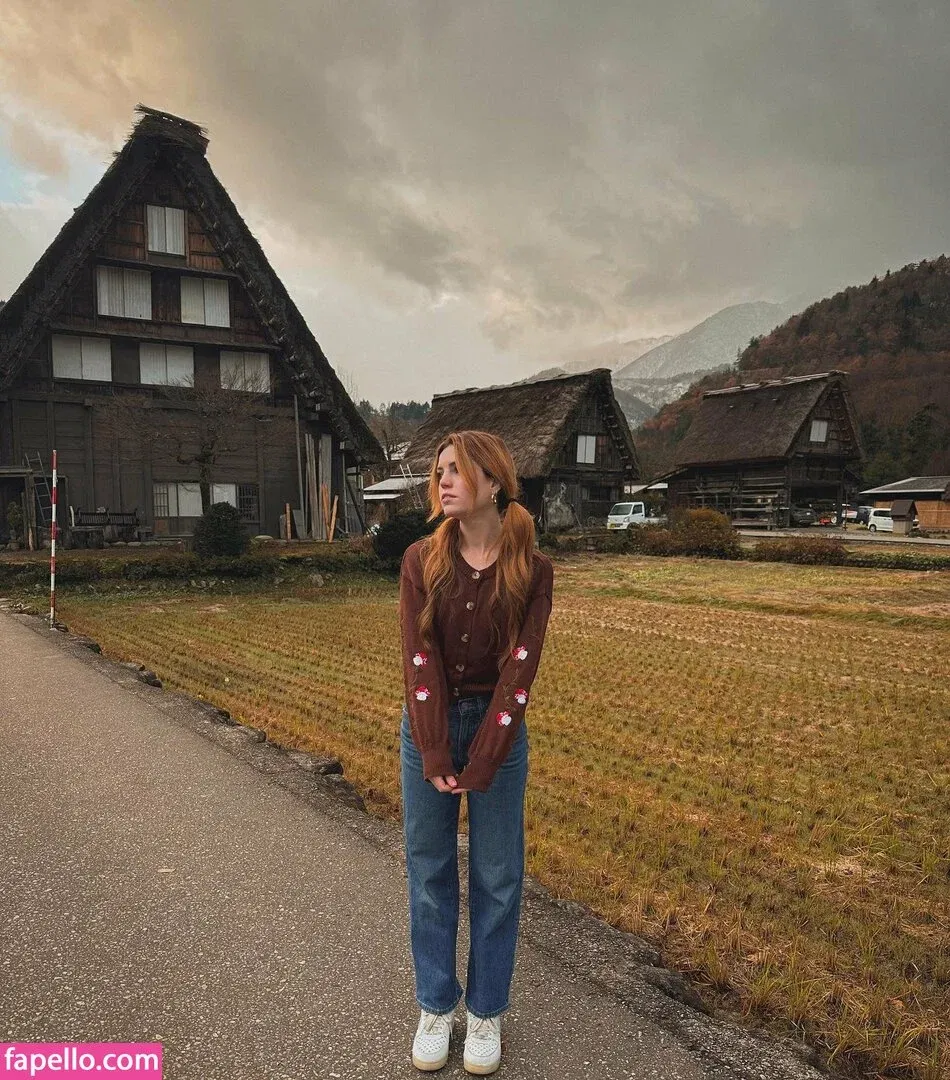 Sydney Sierota Onlyfans Photo Gallery 