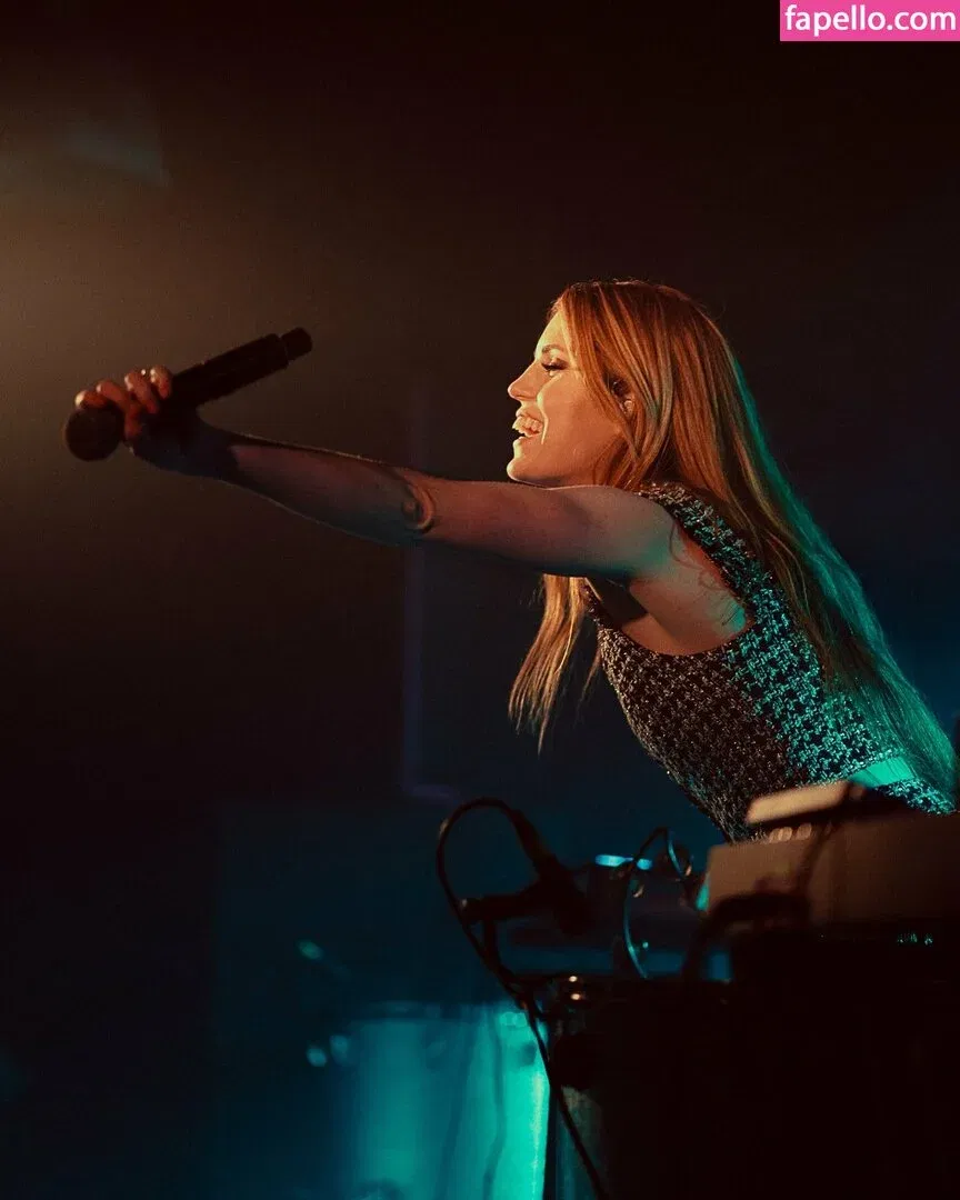 Sydney Sierota Onlyfans Photo Gallery 