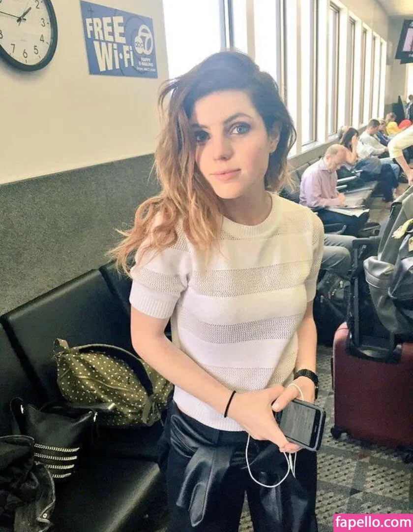 Sydney Sierota Onlyfans Photo Gallery 