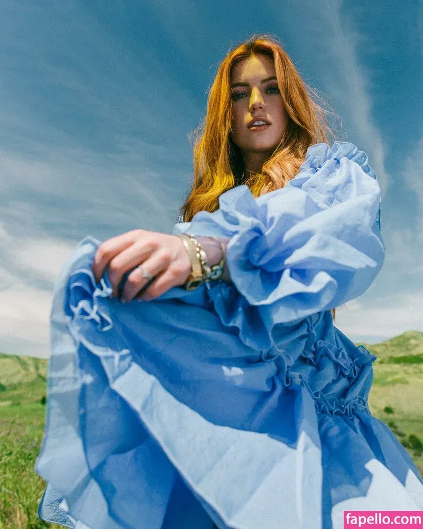 Sydney Sierota Onlyfans Photo Gallery 