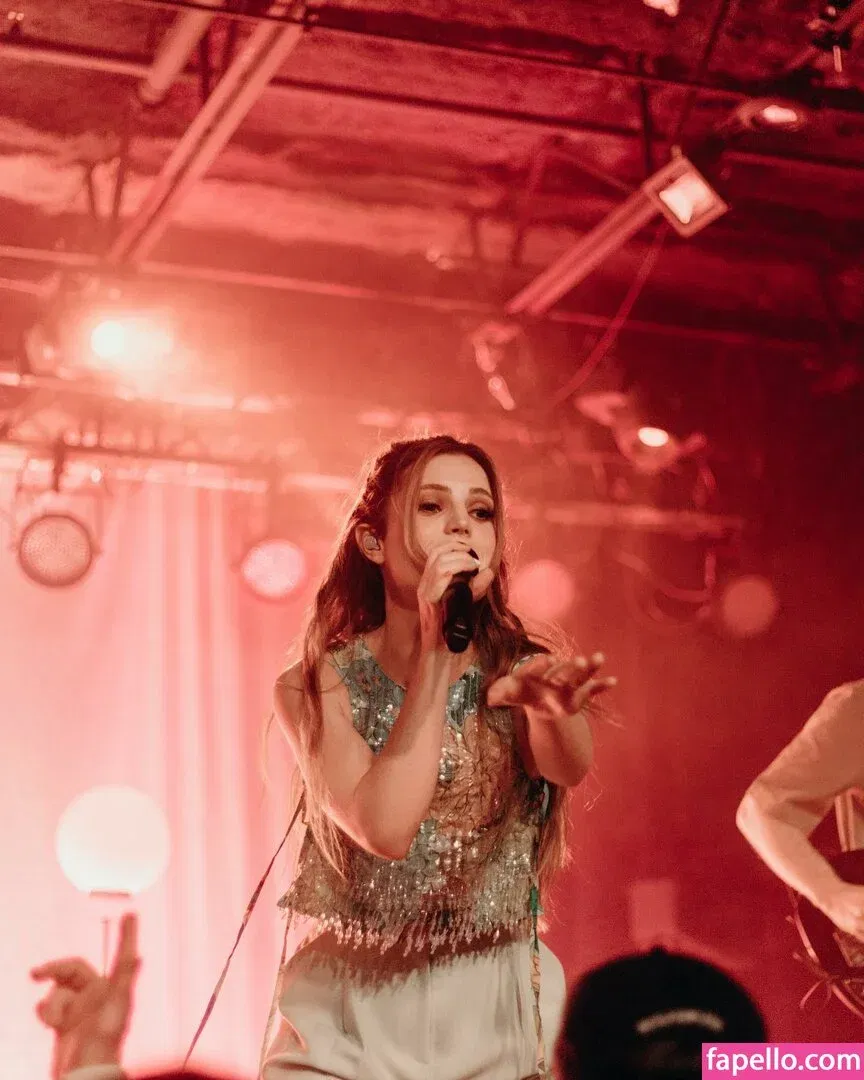 Sydney Sierota Onlyfans Photo Gallery 