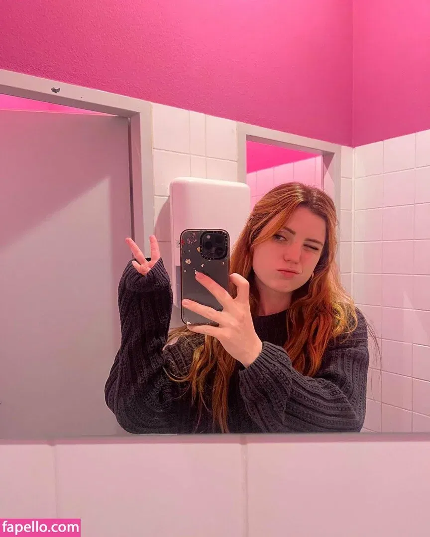 Sydney Sierota Onlyfans Photo Gallery 