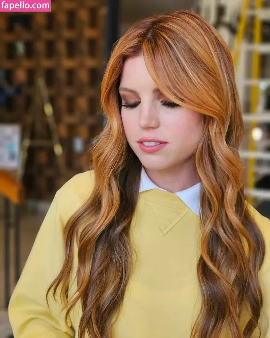 Sydney Sierota Onlyfans Photo Gallery 