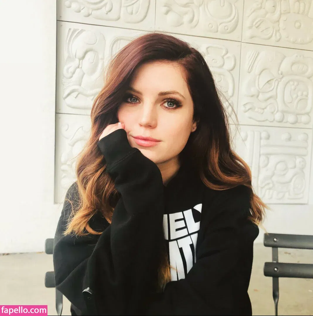 Sydney Sierota Onlyfans Photo Gallery 