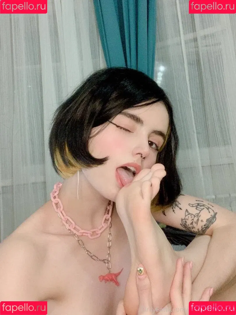 loonassoftfeet Onlyfans Photo Gallery 