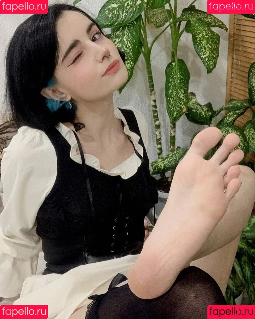 loonassoftfeet Onlyfans Photo Gallery 
