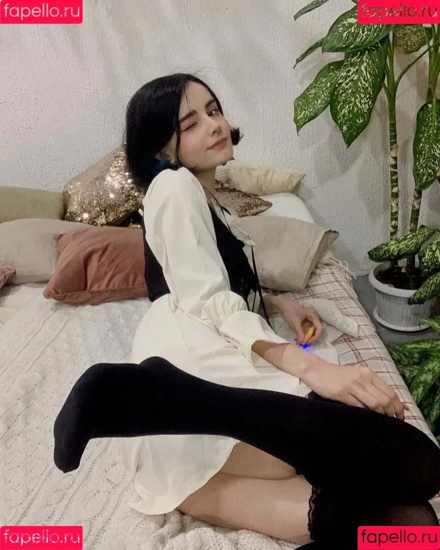 loonassoftfeet Onlyfans Photo Gallery 