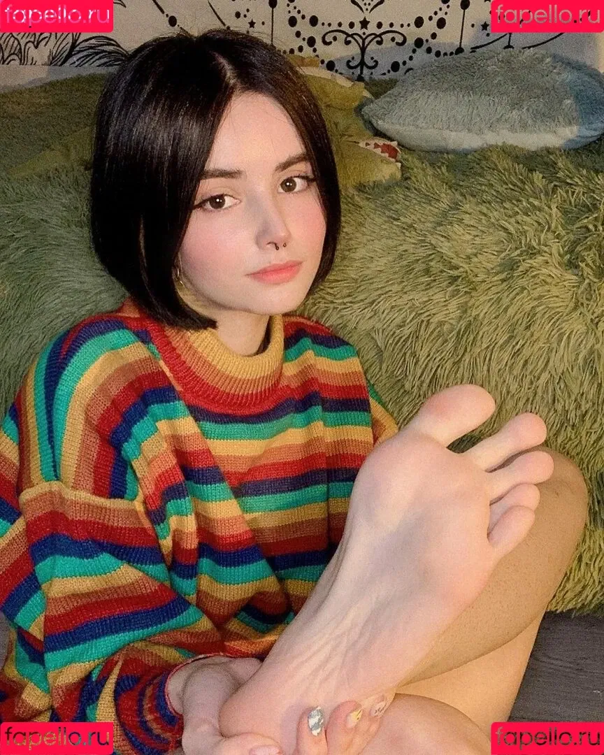 loonassoftfeet Onlyfans Photo Gallery 