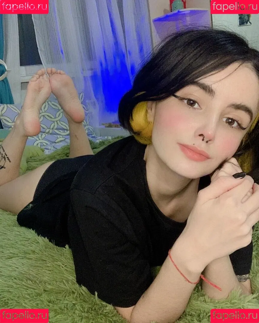 loonassoftfeet Onlyfans Photo Gallery 