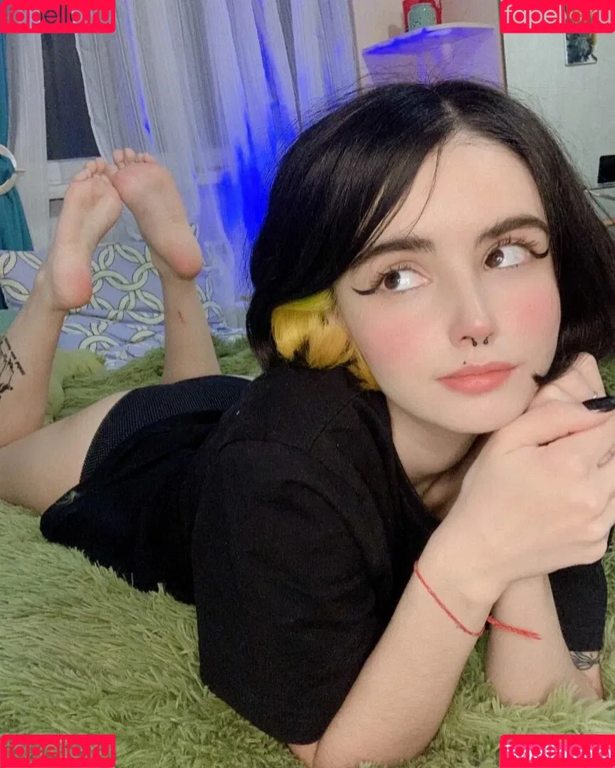 loonassoftfeet Onlyfans Photo Gallery 