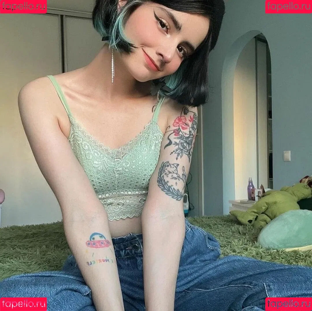 loonassoftfeet Onlyfans Photo Gallery 