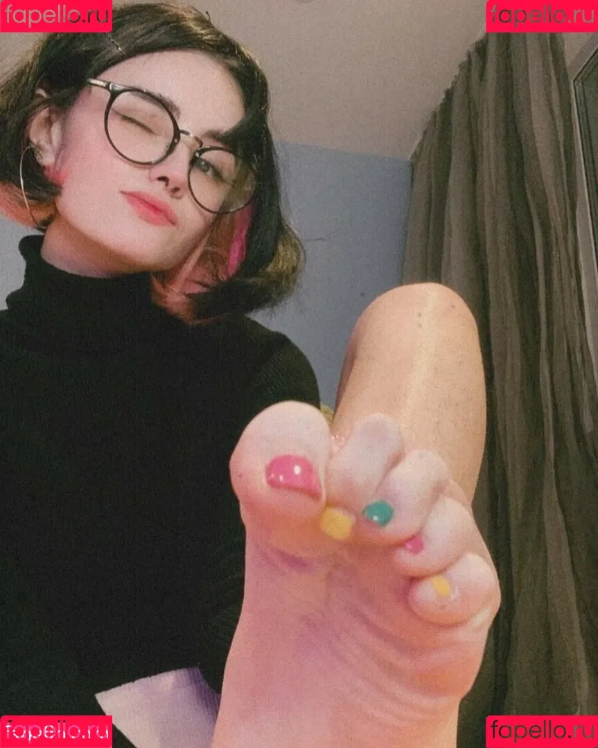 loonassoftfeet Onlyfans Photo Gallery 