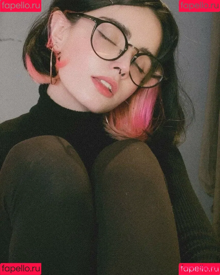 loonassoftfeet Onlyfans Photo Gallery 